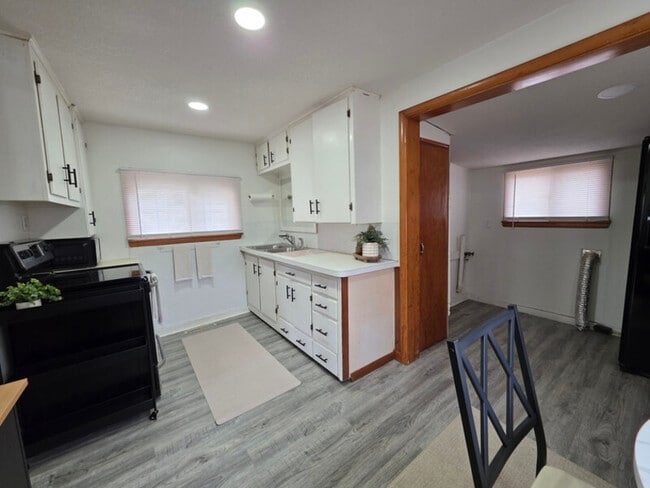 Building Photo - 120 N Iowa Ave