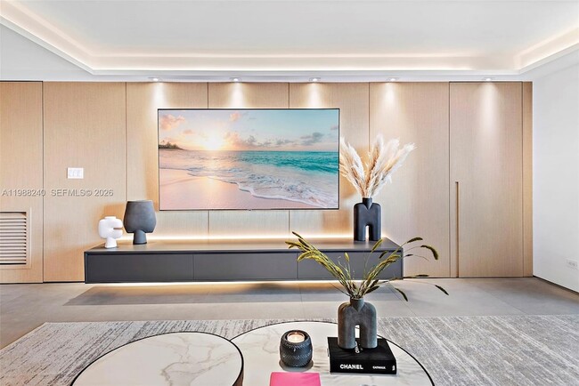 Building Photo - 2301 Collins Ave