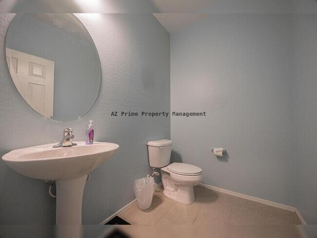 Building Photo - 218 N 109th Dr