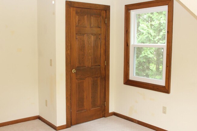 Building Photo - 331 Shore Dr