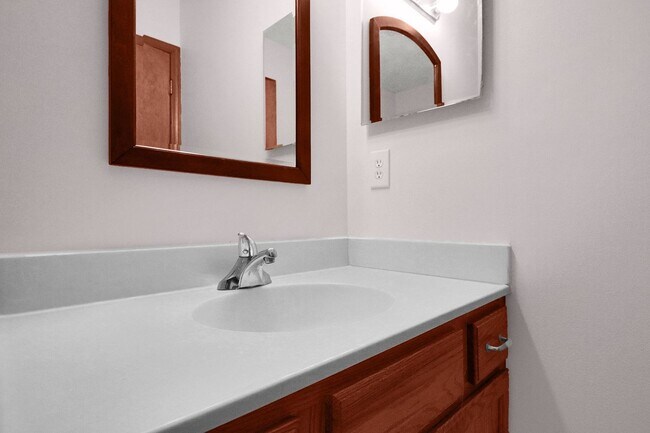 Building Photo - 3 Bedroom Home For Rent