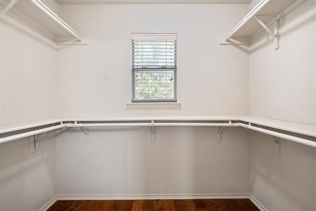 Building Photo - 7101 Thannas Way