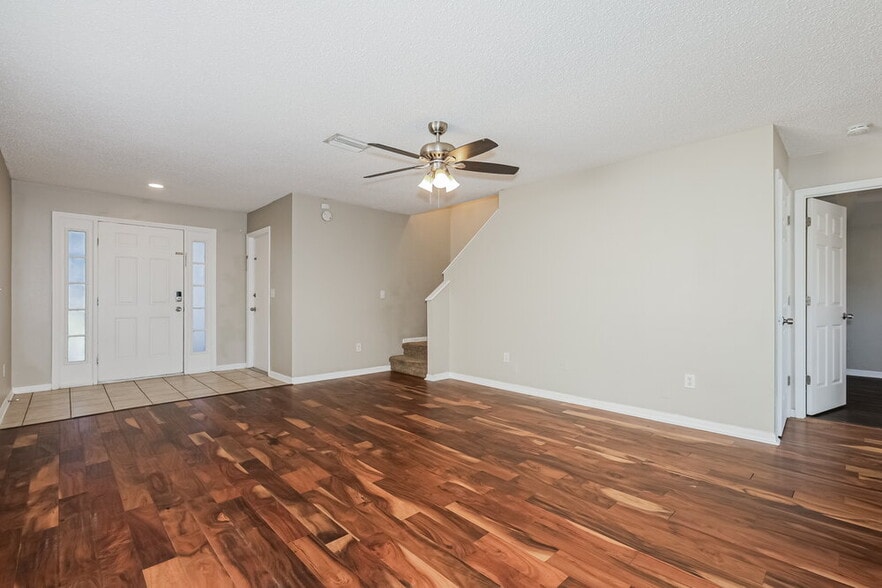 Building Photo - 6637 Summer Haven Dr