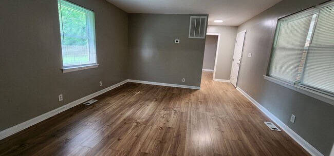 Building Photo - Single Family Home 3BR / 2.5BA