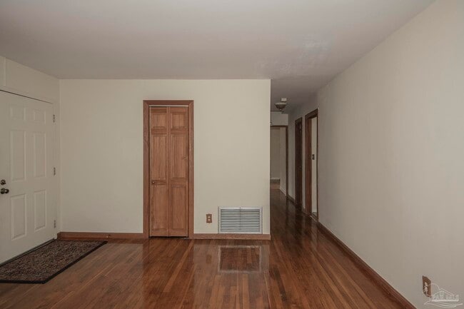 Building Photo - 6314 White Oak Dr