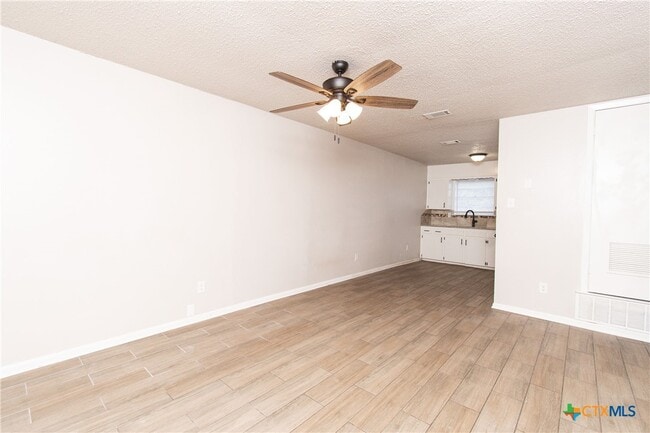 Building Photo - 314 Sunset Ln