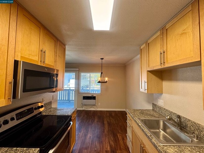 Building Photo - 315 Masters Ct