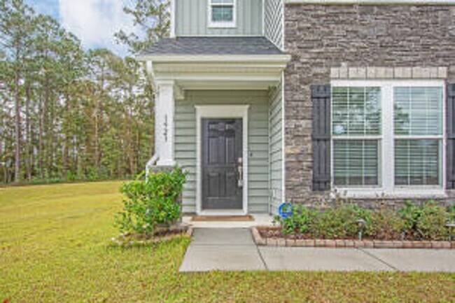 Building Photo - Available March 10th. Beautiful 6 BR/4.5 BA Home in Tanner Plantation!
