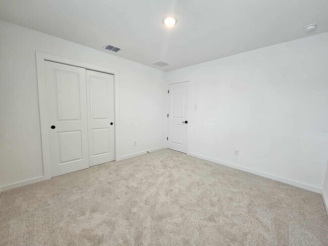 Building Photo - 8411 Bay Rdg Cir