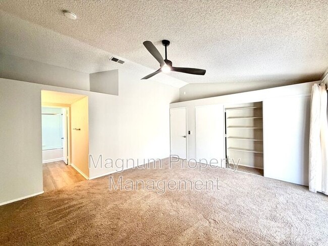 Building Photo - 45680 Clubhouse Dr