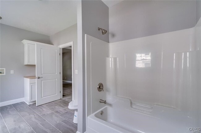 Building Photo - 137 St Mary St