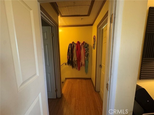 Building Photo - 428 N Hollywood Way