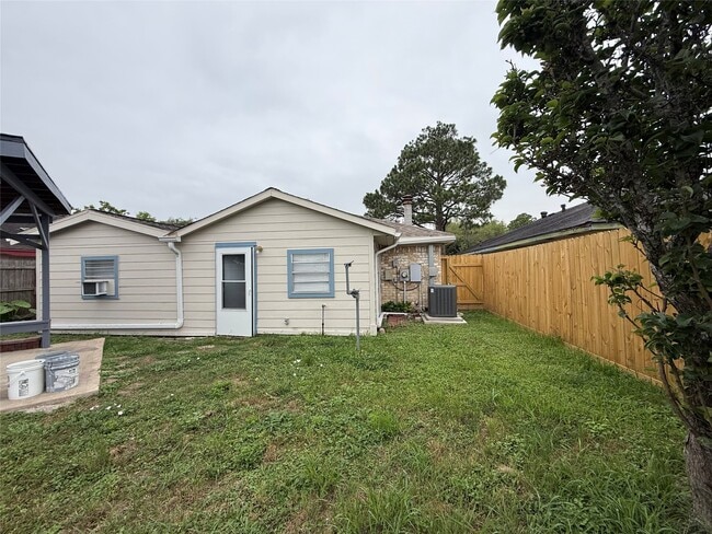 Building Photo - 10807 Emery Dr
