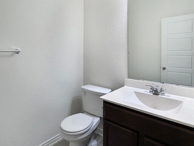 Building Photo - Open-Concept Converse Home with Loft + Covered Patio