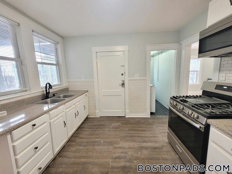 Building Photo - 17 Wachusett St