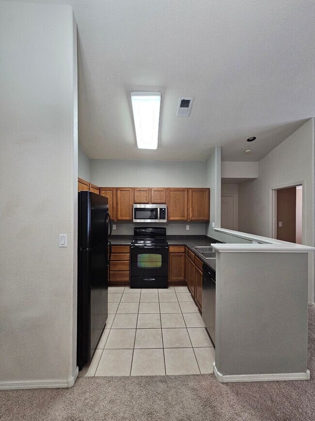 Building Photo - Gated Community available NOW!