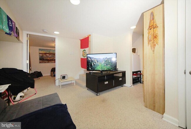 Building Photo - 2309 3rd St NE