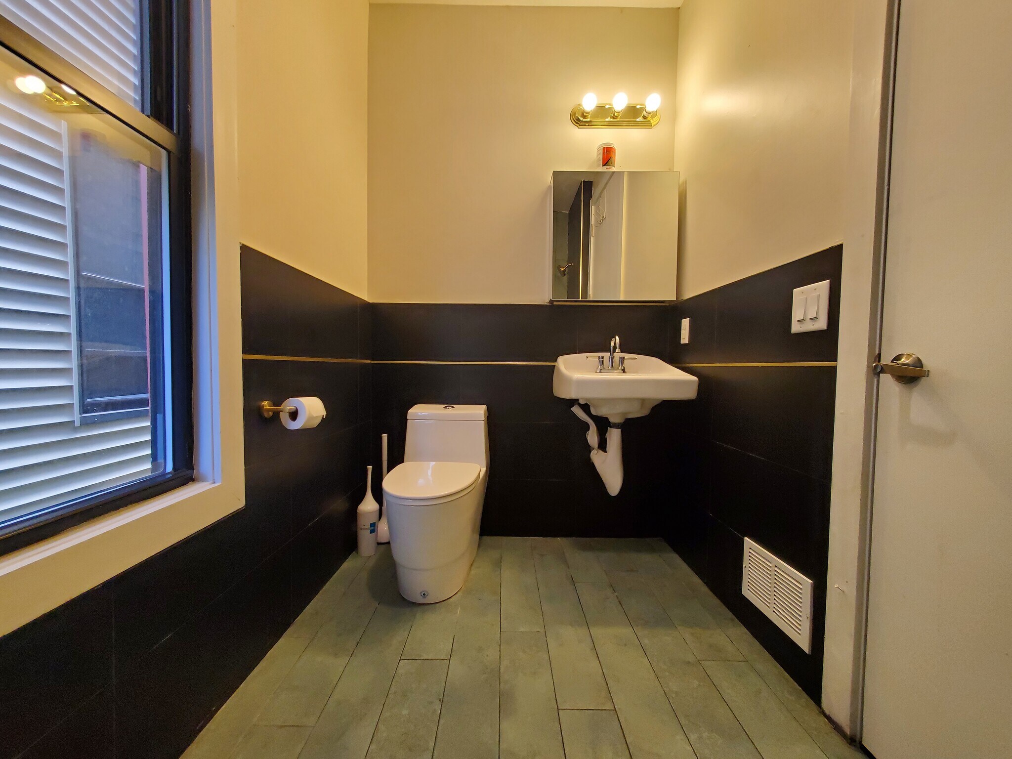 152 Boyd Ave 1B - 154 Boyd Ave