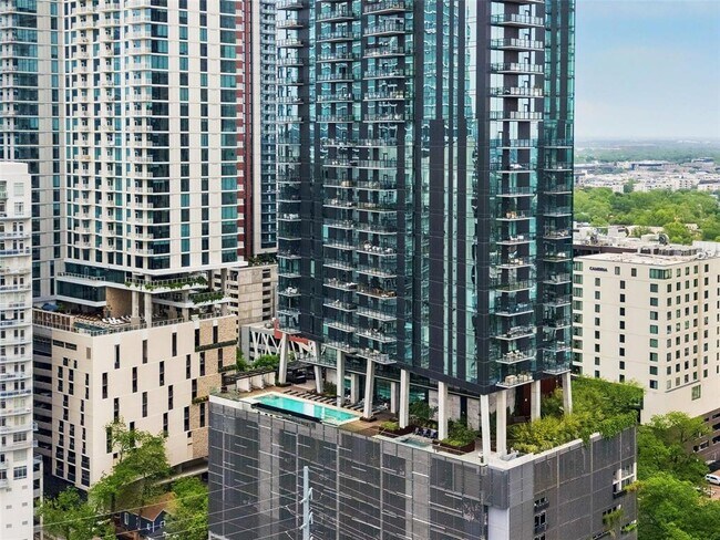 Building Photo - 70 Rainey St