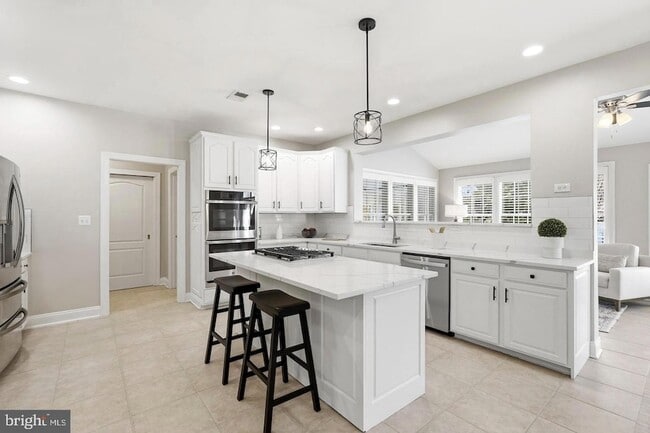 Building Photo - 19925 Interlachen Cir