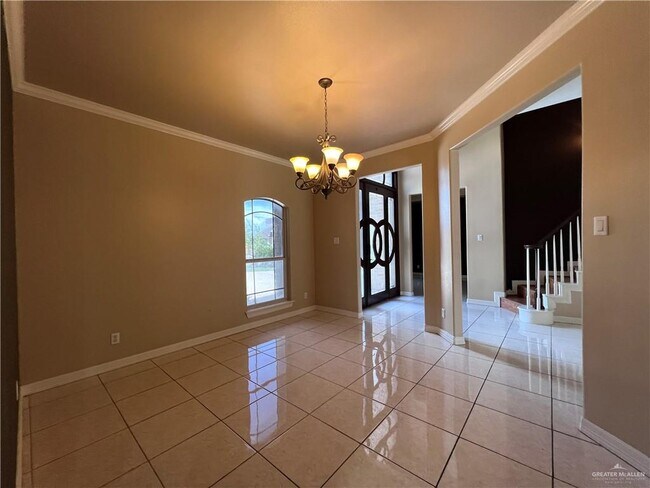 Building Photo - 33 Blue Jay Dr