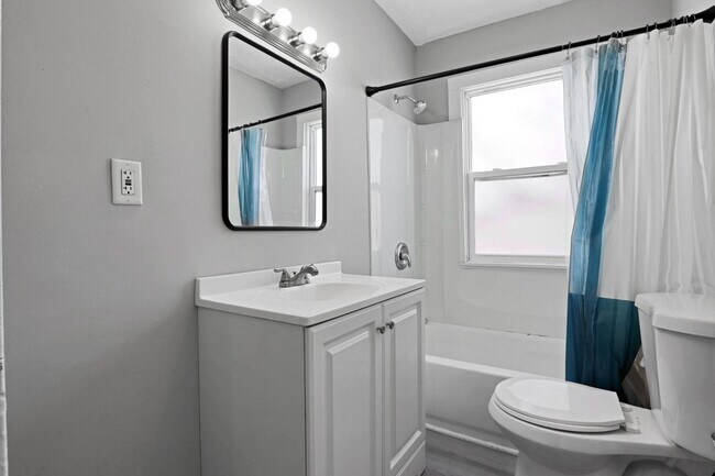 Building Photo - 1123-1125 Wilson Ave - 1125 Wilson Ave