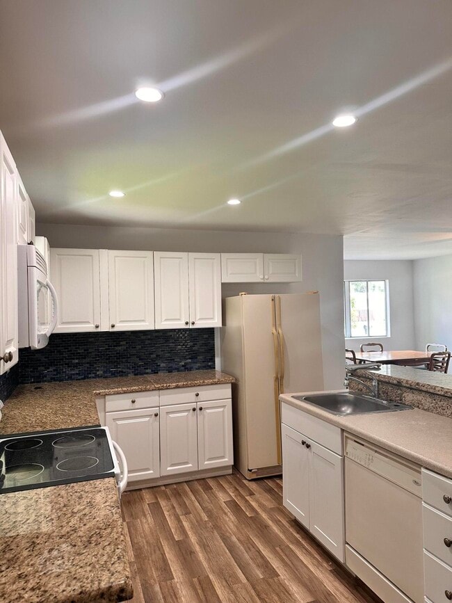 Building Photo - 11898 Cove Pl