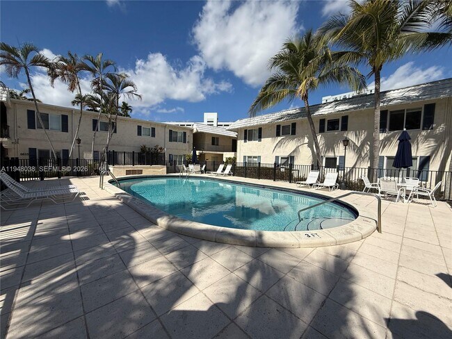 Building Photo - 8607 SW 68th Ct