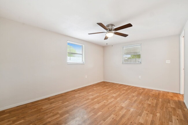 Building Photo - 4818 Dogwood St
