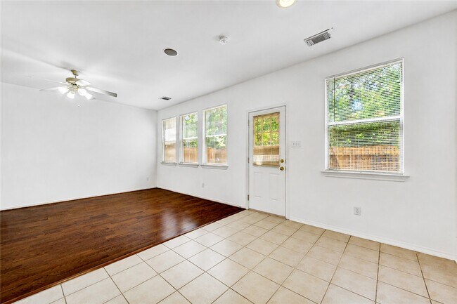 Building Photo - 225 Summerhaze Cir