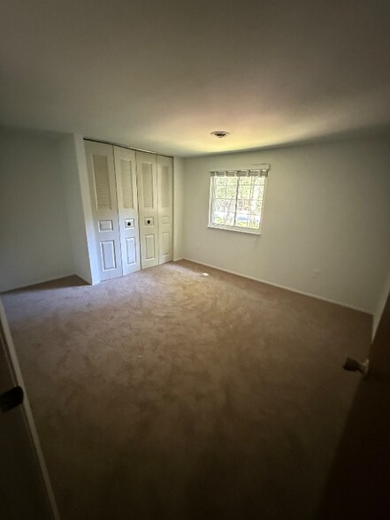 Building Photo - 10210 Swinging Bridge Dr