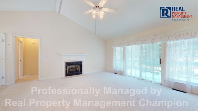 Building Photo - Vintage 3 Bedroom 2 Bathroom in the coveted Fairfield Harbour Subdivision!