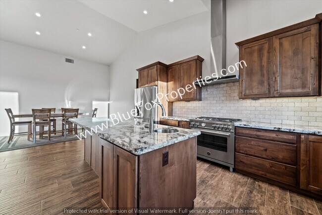 Building Photo - 13037 N Red Quail Pl