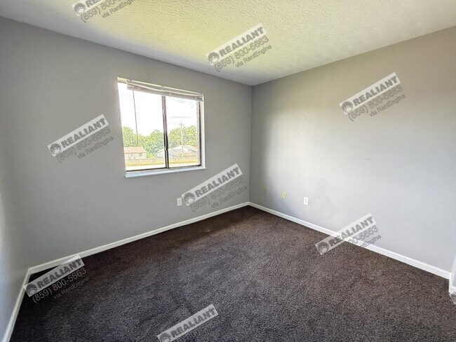 Building Photo - 908 Amhurst Dr