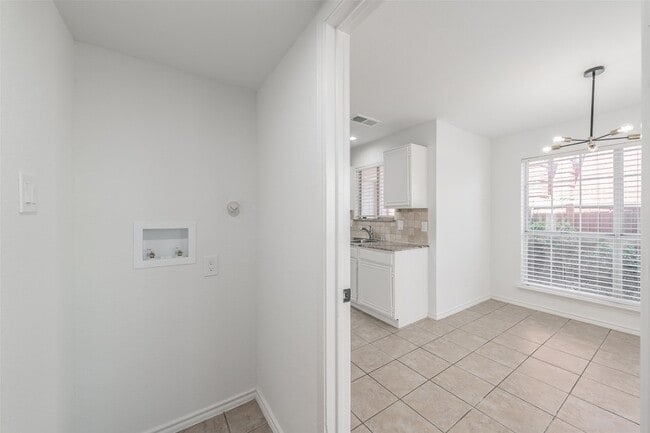 Building Photo - 617 Dover Ct