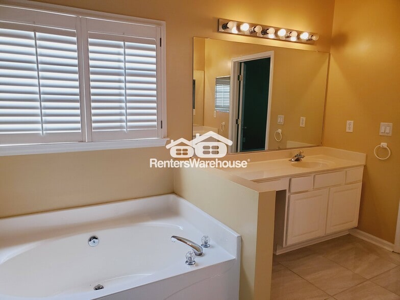 Building Photo - 1562 Anna Ruby Ln