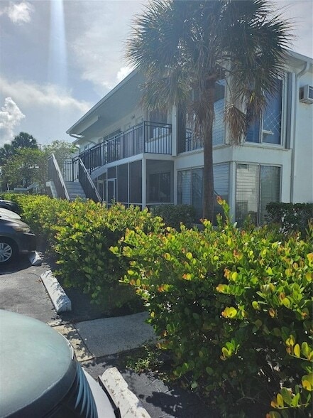 Building Photo - 1045 SE 15th St