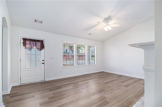 Building Photo - 430 Fairlawn Dr