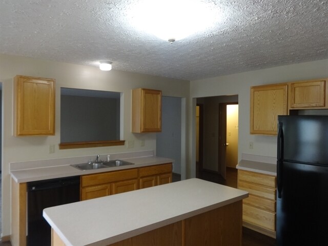 Building Photo - 5950 Paron Pl