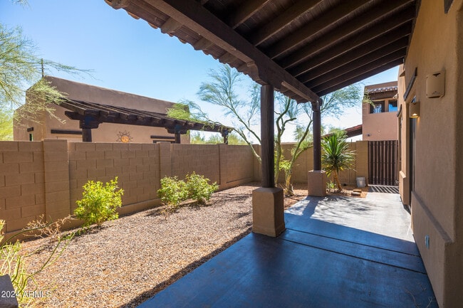 Building Photo - 5559 E El Sendero Dr