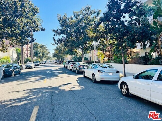 Building Photo - 221 S Gale Dr