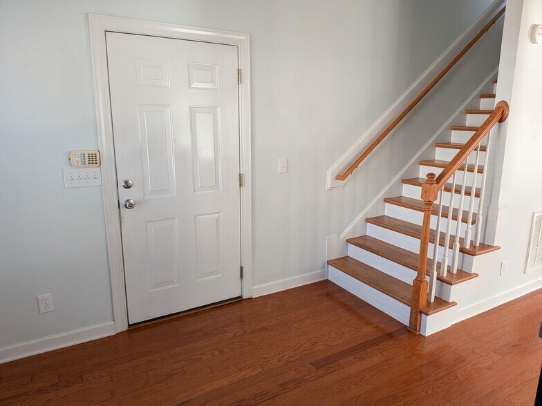 Building Photo - 927 Kensington Park Rd