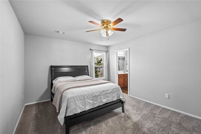 Building Photo - 927 E Swift Dr