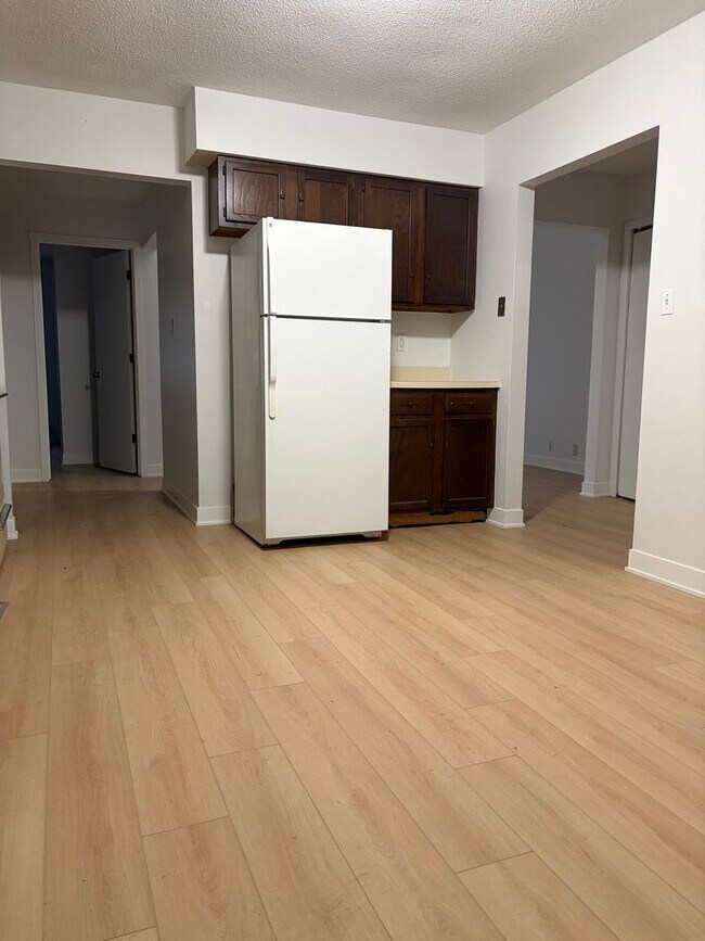 Building Photo - 312-314-314 W Charter Dr