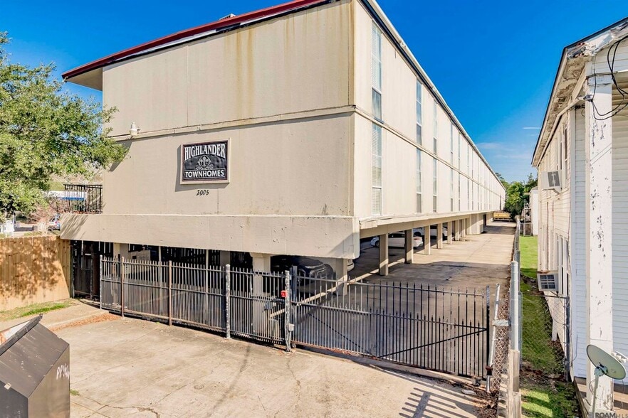 Building Photo - 3005 Highland Rd