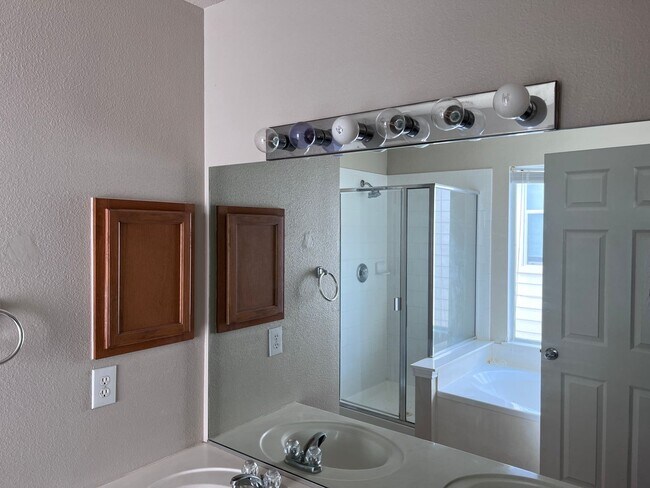 Building Photo - Woodview at Bulverde/Bulverde Creek
