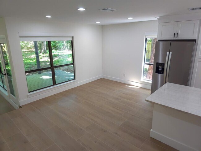 Building Photo - 14 Lehigh Springs Dr