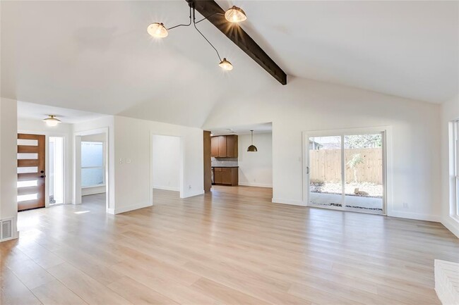 Building Photo - 4827 Gerona Dr