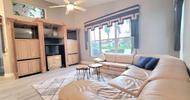 Building Photo - 11595 Pamplona Blvd