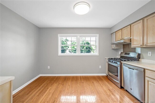 Building Photo - 28 3rd St